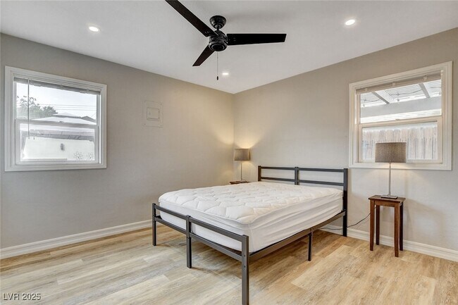 Building Photo - 1017 E Oakey Blvd