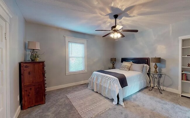 Building Photo - 178 W Broadway St