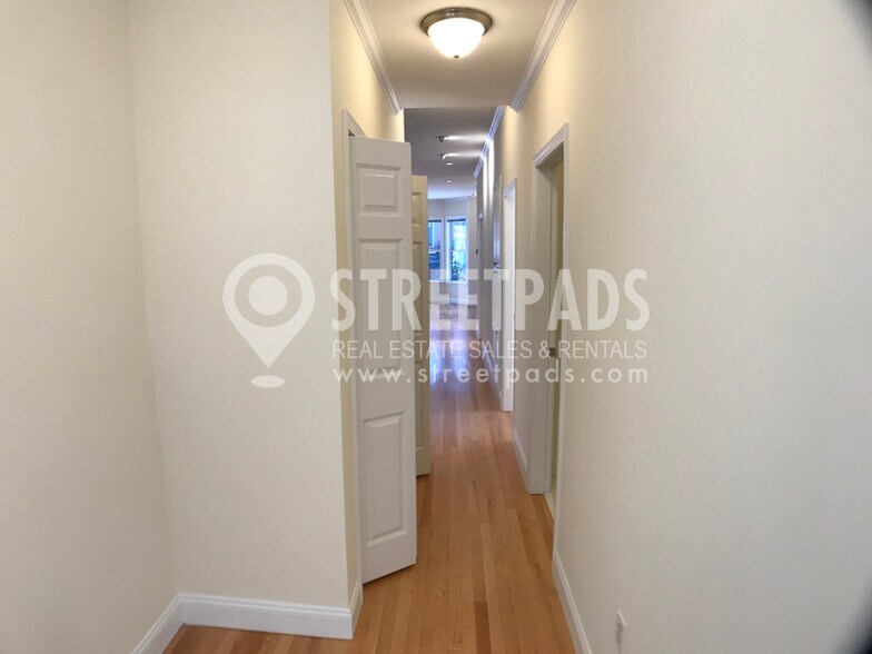 Building Photo - 15 Langdon St