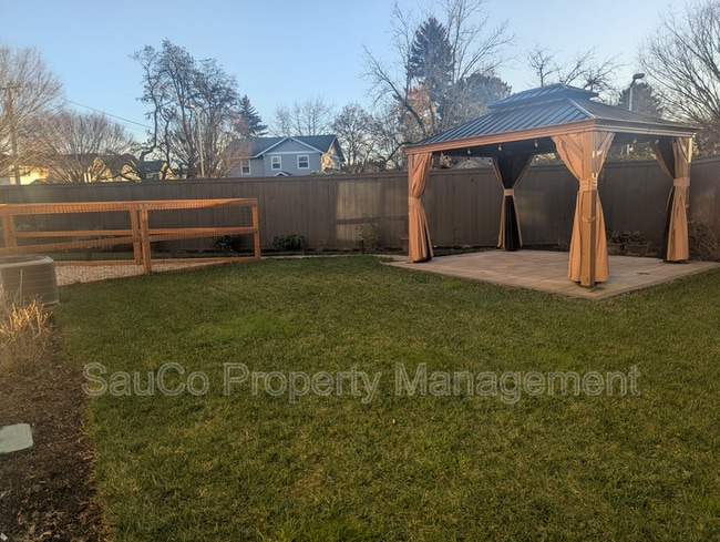 Building Photo - 6648 SE Genrosa St