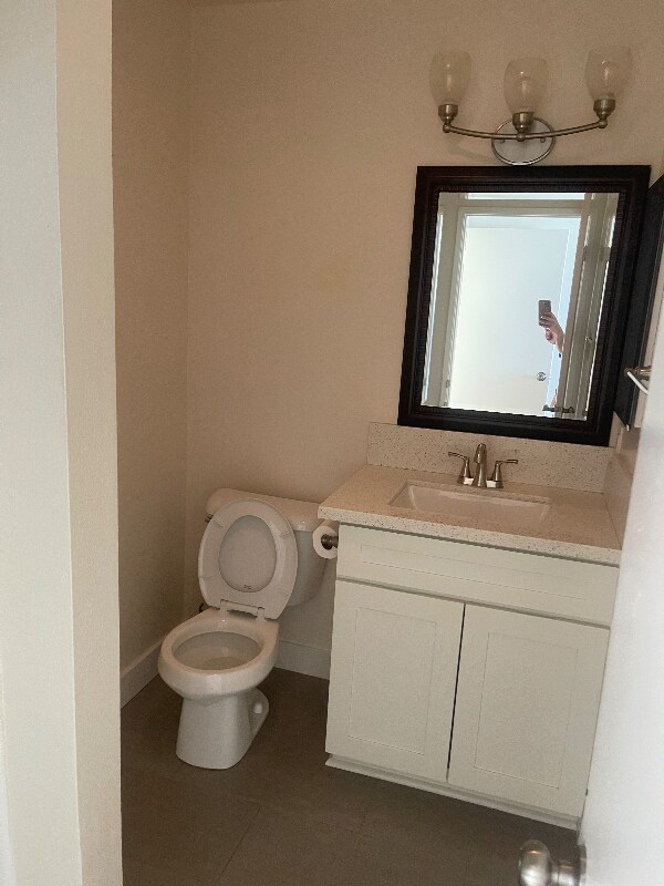 Building Photo - 284 E Surfside Dr