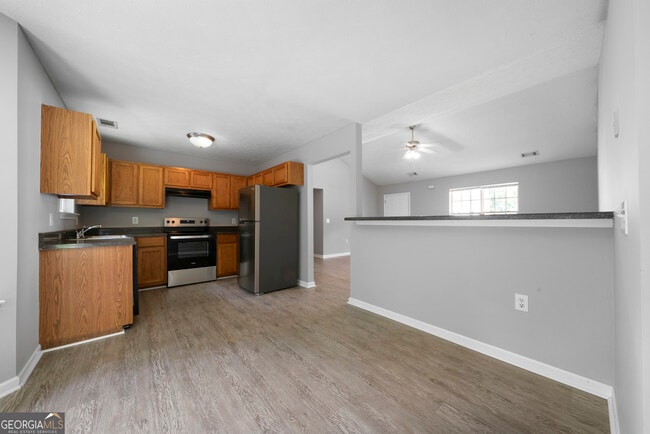 Building Photo - 761 Twin Oaks Ln