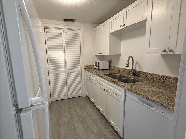 Building Photo - 1235 S Highland Ave