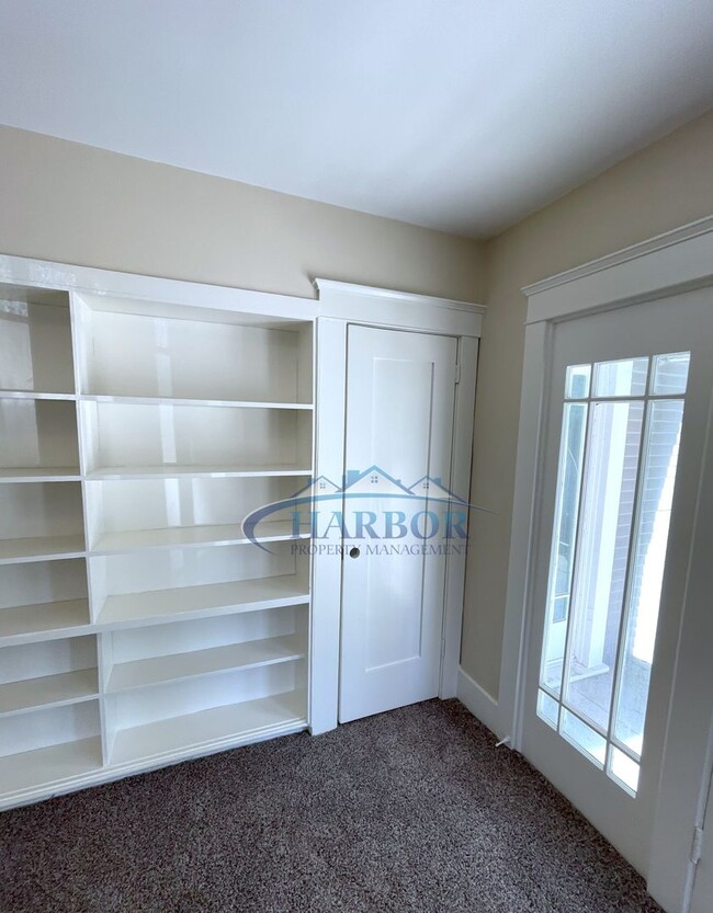 Building Photo - Beautiful 3-Bedroom Home with Spacious Liv...