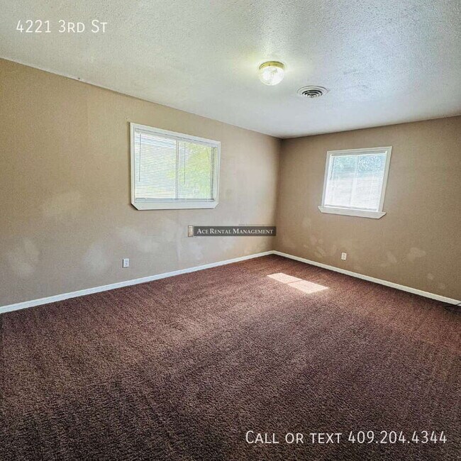 Building Photo - 4221 3rd St