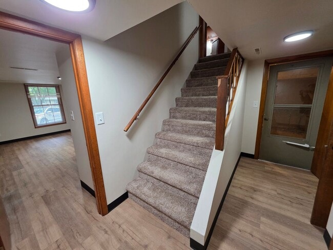 Building Photo - 3036 Albert Dr