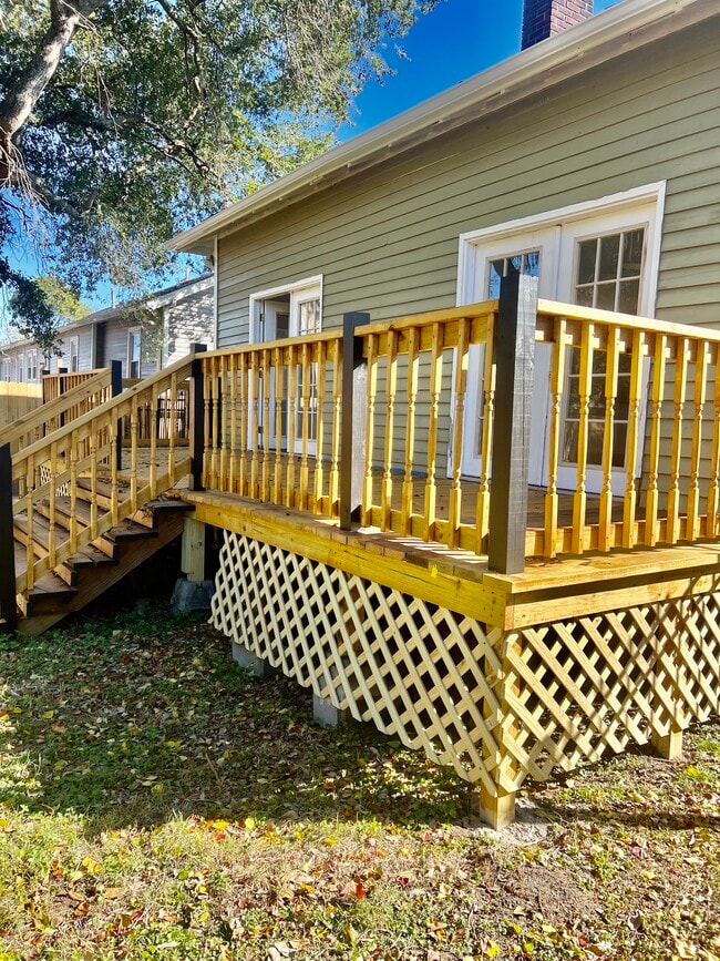 Building Photo - 1817 S Rendon St