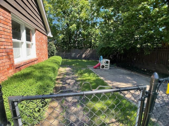 Building Photo - Large Duplex in Far North Peoria