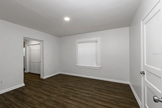 Building Photo - 1210 N Donnelly St