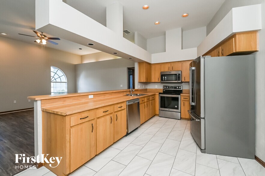 Building Photo - 5349 Montserrat Dr
