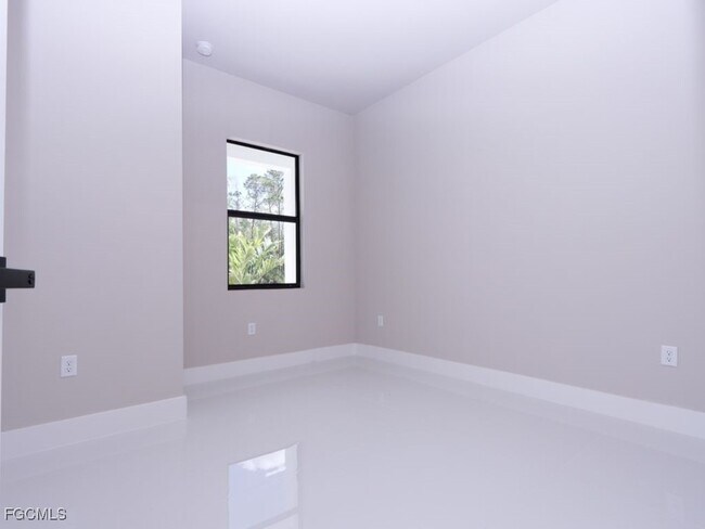 Building Photo - 219 Greenbriar Blvd