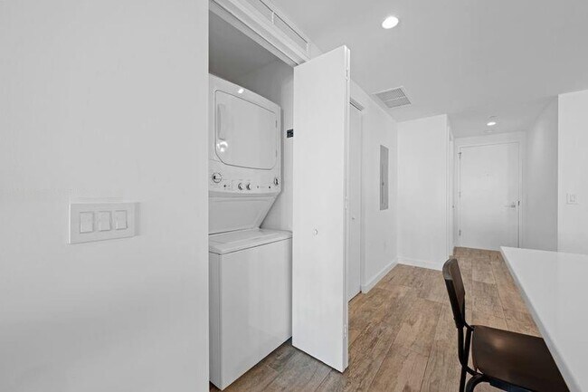 Building Photo - 650 NE 32nd St