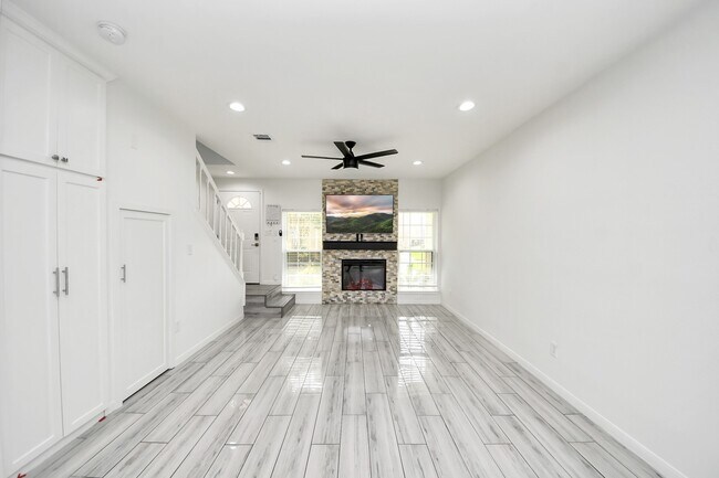 Building Photo - 3600 Jeanetta St