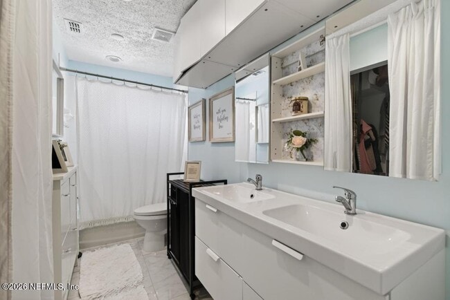 Building Photo - 805 Old Bridge Rd