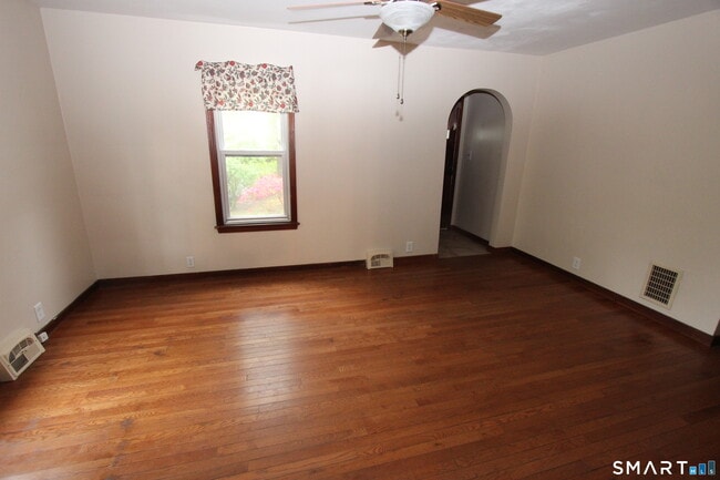 Building Photo - 22 Brook St