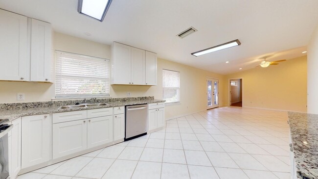 Building Photo - 620 Segovia Rd