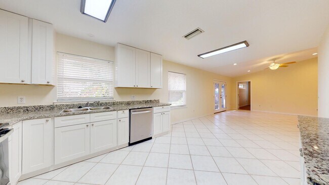 Building Photo - 620 Segovia Rd