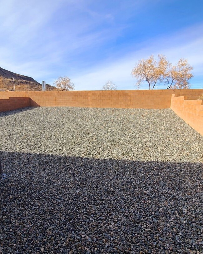 Building Photo - 3 bed 2 bath home in Huning Ranch
