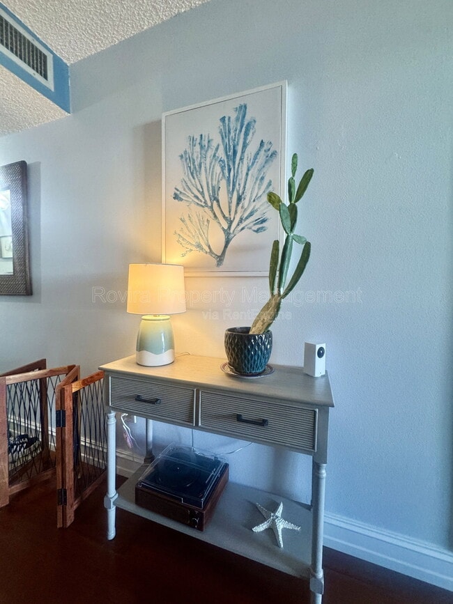 Building Photo - 6545 Indian Creek Dr