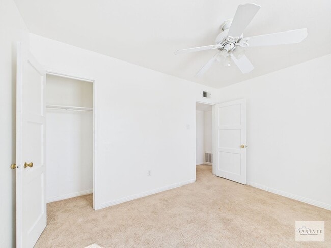 Building Photo - Cute Centrally Located Single Family Home Available Now!