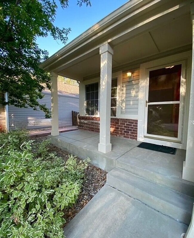 Building Photo - 1914 Fountain Ct
