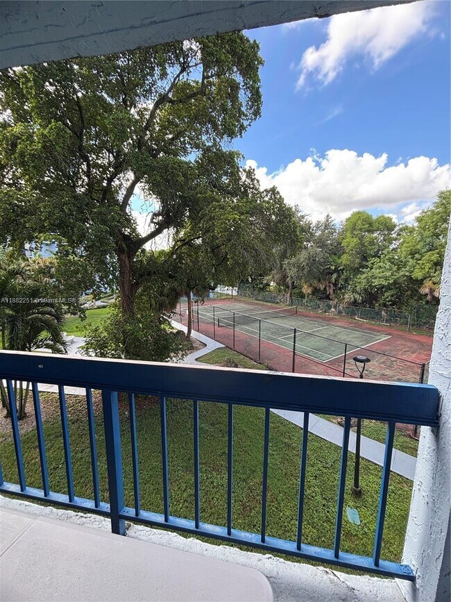 Building Photo - 9460 Fontainebleau Blvd