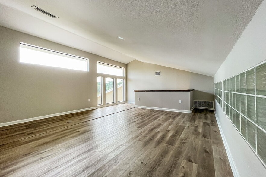 Building Photo - 3334 Brian Rd N