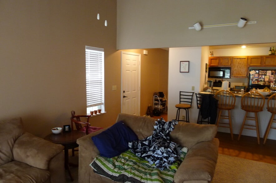 Building Photo - 204 Misty Cove