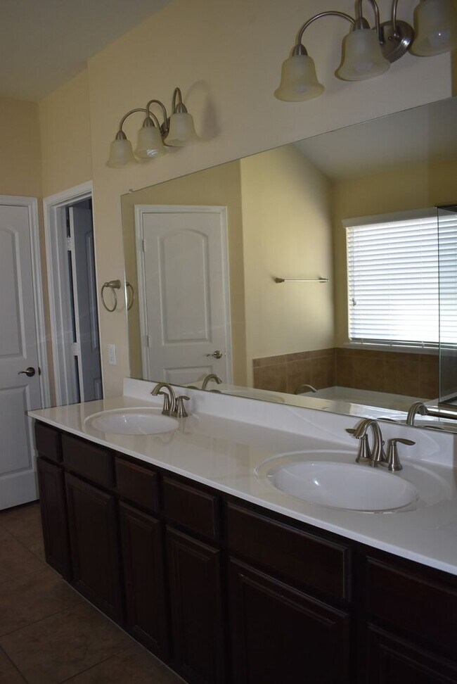Building Photo - Tuscany Meadows 4 Bedroom in Harker Heights!