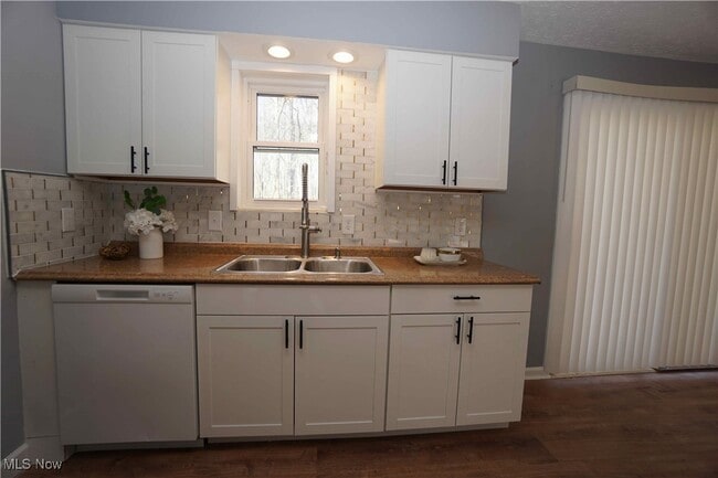 Building Photo - 18570 Shaw Rd