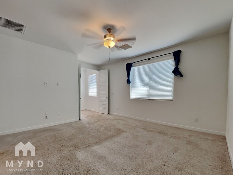 Building Photo - 17027 W Echo Ln