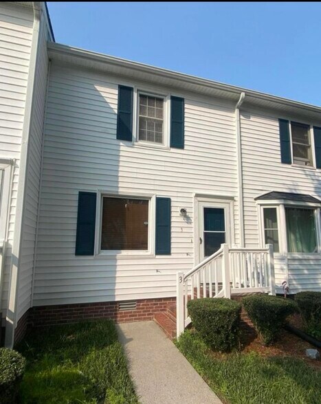 Building Photo - 136 Oakmont Dr
