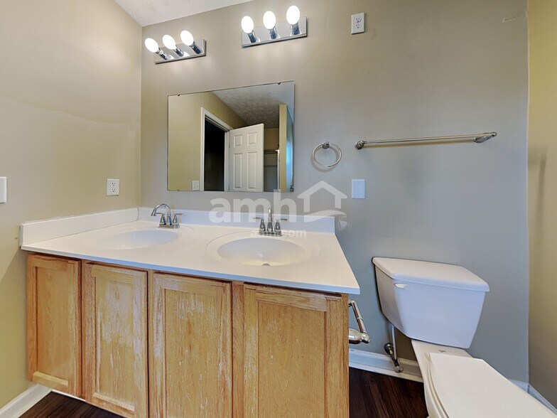 Building Photo - 5117 Rivers Edge Blvd