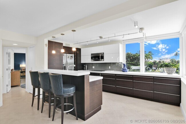 Building Photo - 550 S Ocean Blvd