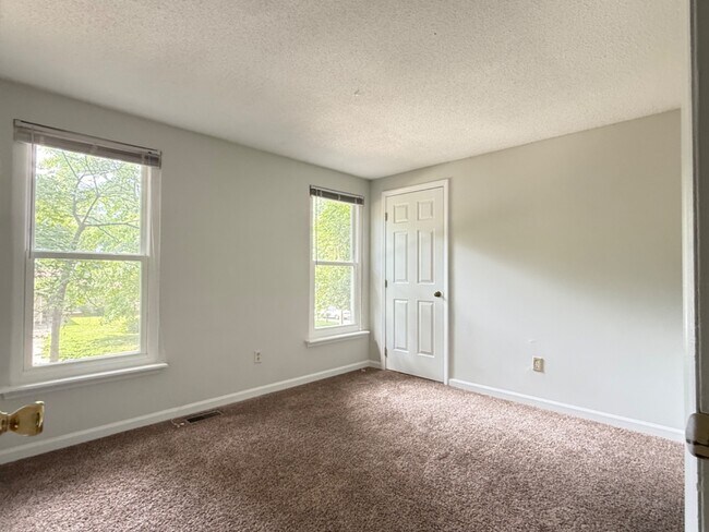 Building Photo - 4 Bedroom Single Family Home in Cary - No HOA