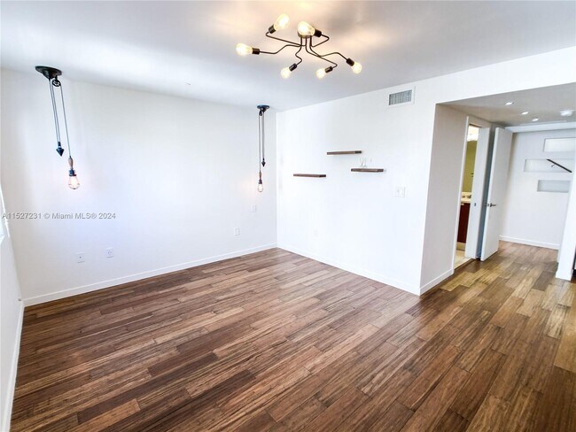 Building Photo - 163 N Shore Dr