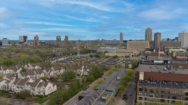 Building Photo - 545 N 1st St