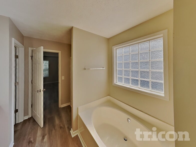 Building Photo - 989 Chesire Way