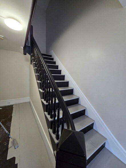 Building Photo - 38 Fox St