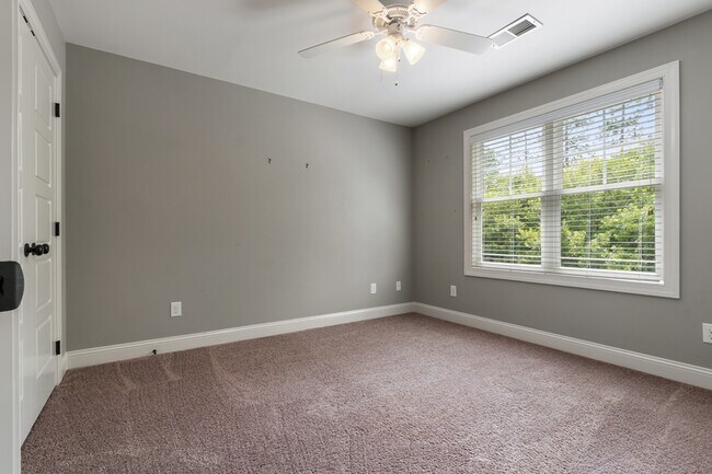 Building Photo - 126 Pinebranch Ct