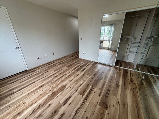 Building Photo - Parkglen at Waikele - 2/2/2 - $2,700