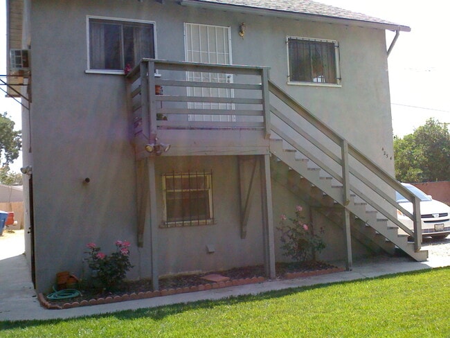 Lower unit entrance on side of house - 4250 12th St