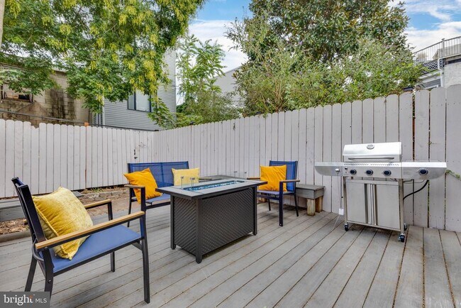 Building Photo - 528 N 22nd St