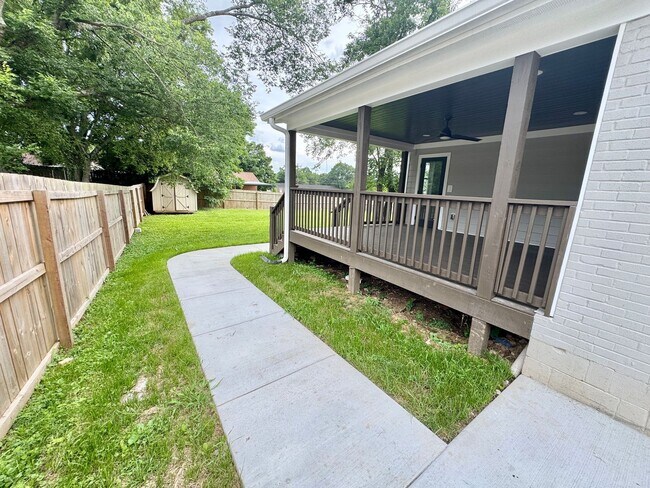 Building Photo - Fully Renovated 3 Bedroom Home for Rent in Franklin, TN Near Downtown Franklin & The Factory