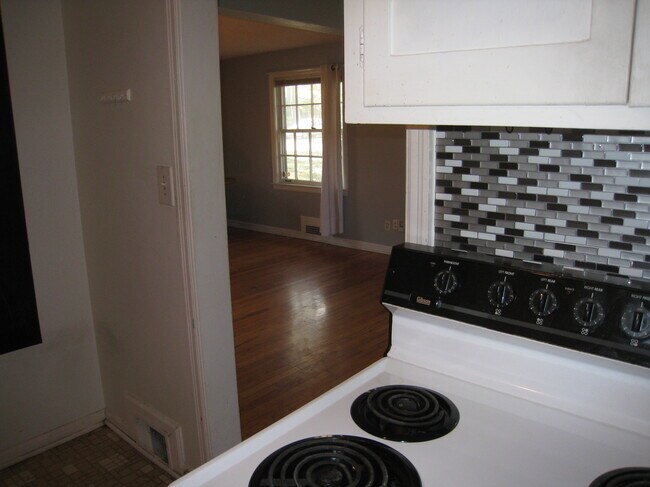 Building Photo - 636 E 63rd Ter