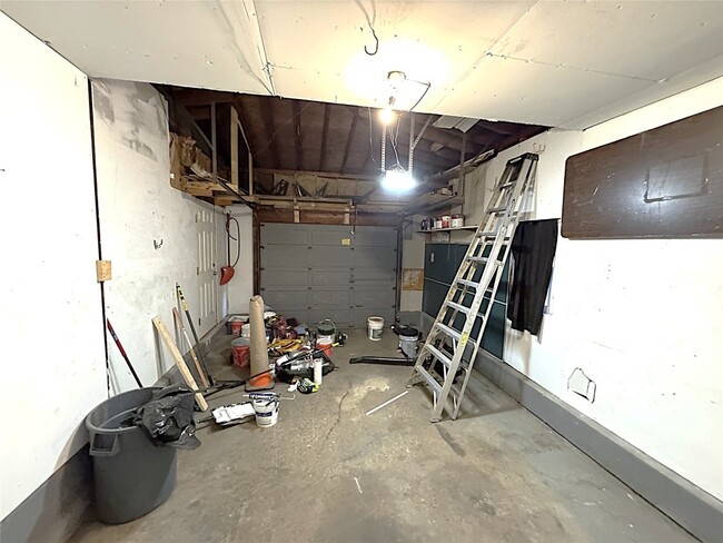 Building Photo - 614 Irving Ave