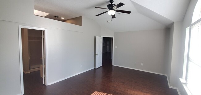 Building Photo - 132 Brookshore Dr
