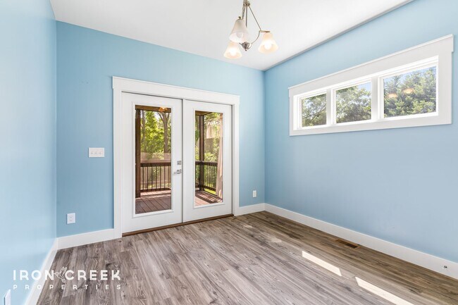 Building Photo - Modern Three-Bedroom Home with Screened Po...