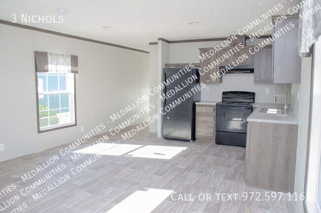 Building Photo - 3 Nichols-