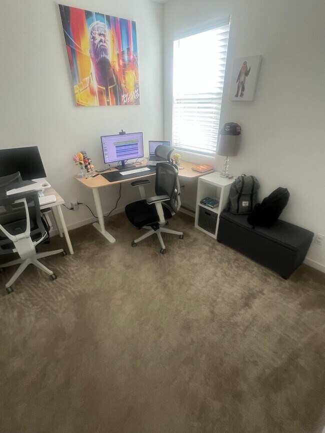 Building Photo - Beautiful Town-Home Bedford Community!